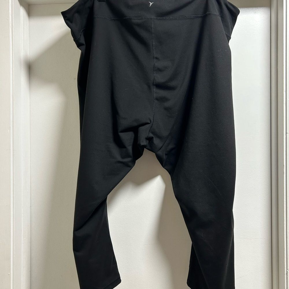 Old Navy Active Black Cropped Leggings size 4xl